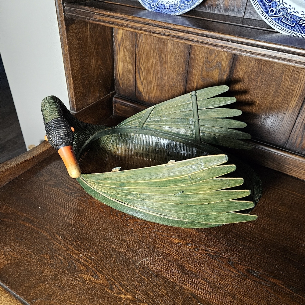 Vintage Canadian Duck Green and Orange Shaped Basket . - Picture 3 of 12
